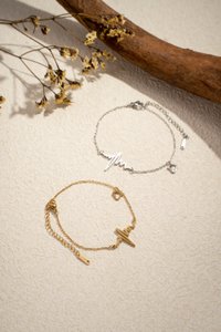 Bracelet with heartbeat pattern