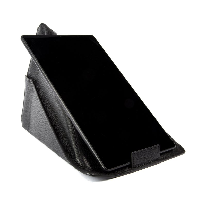 K0031AB | Case/Modular Tablet Stand in Genuine Leather, full grain, dollar grain. Black colour. Closing with magnets. Dimensions: 22 x 31 cm. Packaging: Tnt bag