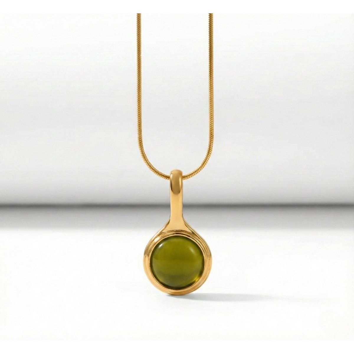 Cecile – Collar con Colgante de Piedra Natural – Dorado