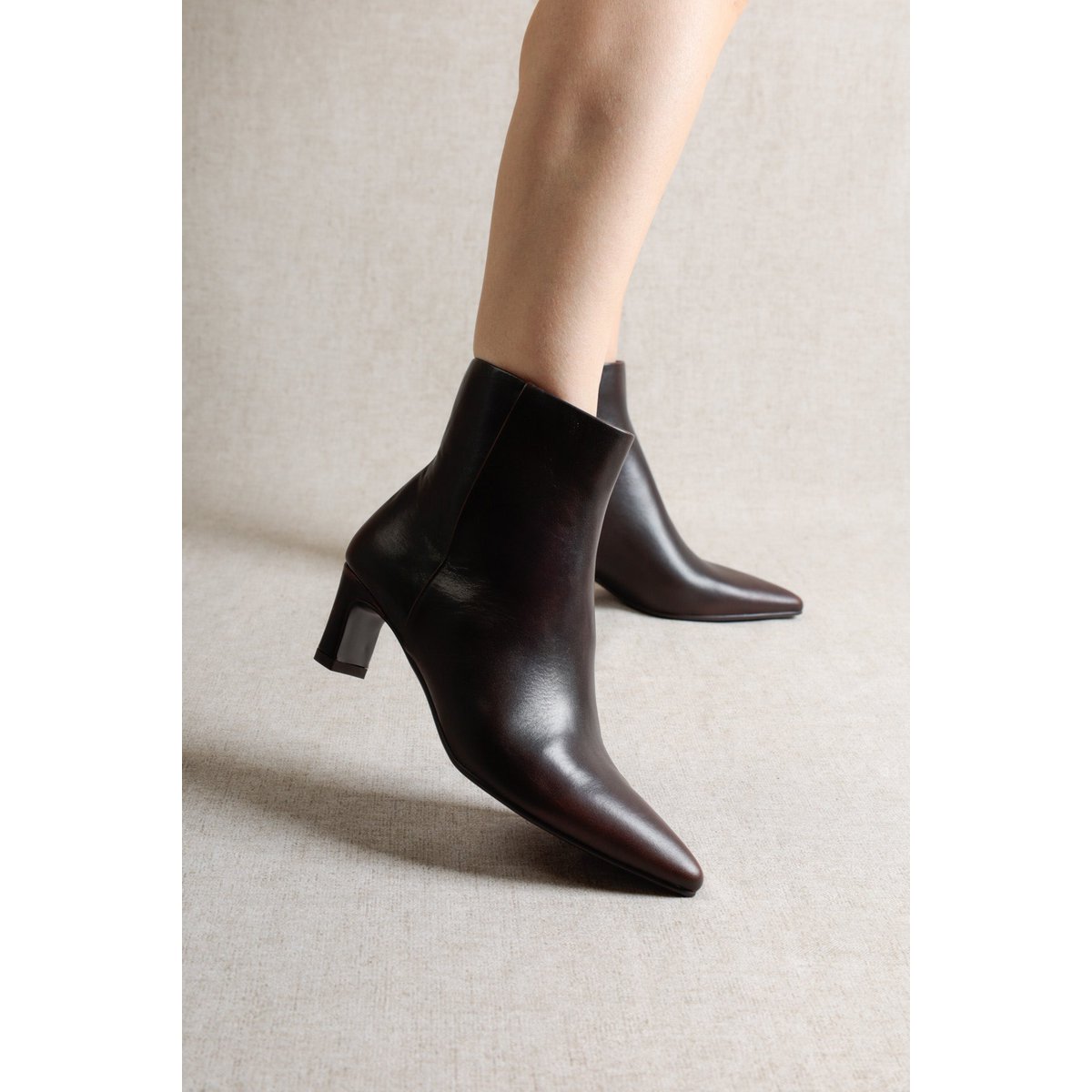 LINDA BROWNISH BRUSH – Pointed Nappa Heeled Boots