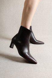 LINDA BROWNISH BRUSH – Pointed Nappa Heeled Boots