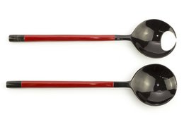 Couverts ronds en forme de pince de crabe laqués rouge