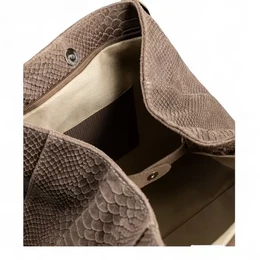 LOLA – Borsa italiana in pelle goffrata pitone – Tortora scuro