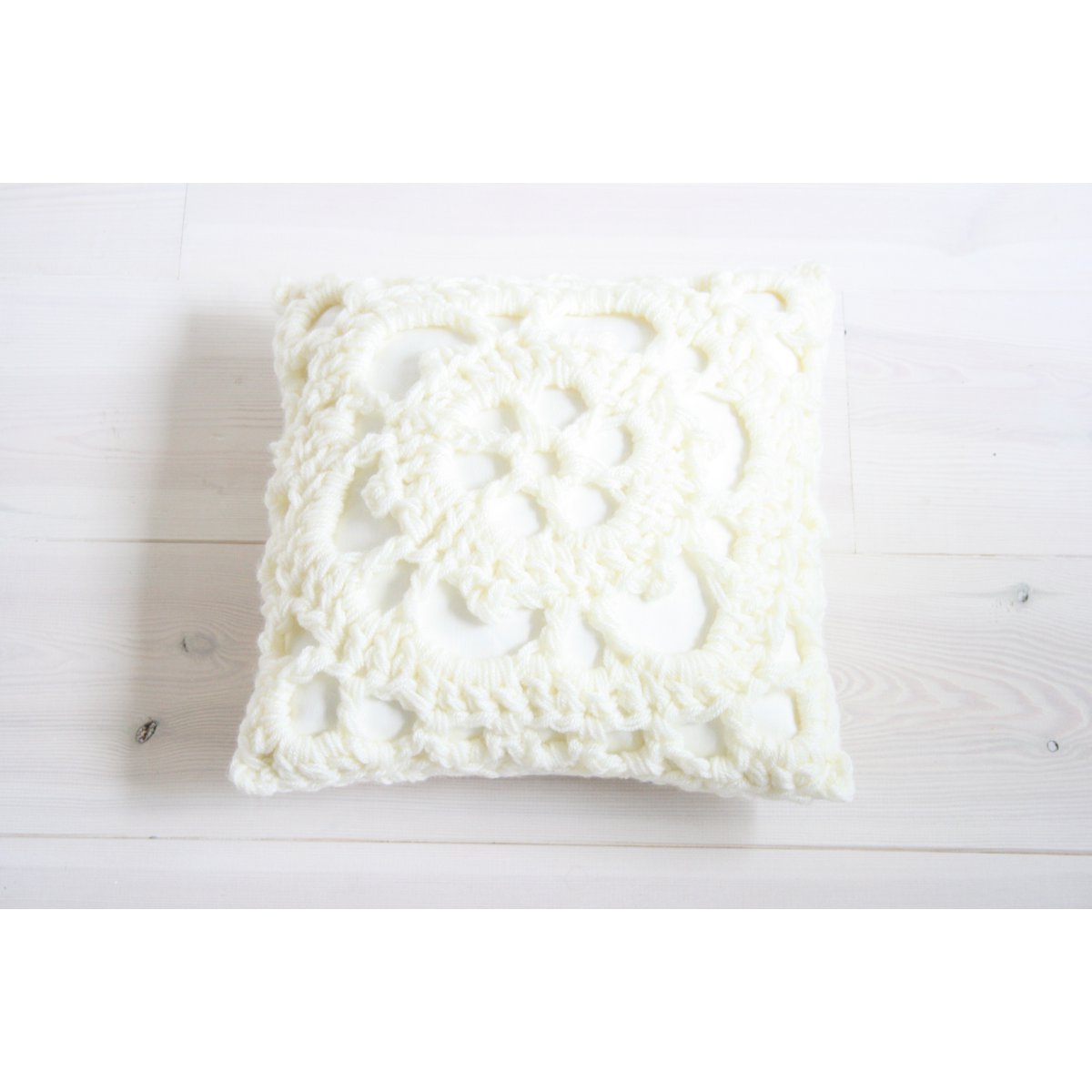 Ecru crocheted cushion - S