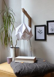 Drewniana lampa ścienna i zawieszenie Origami Design z papieru