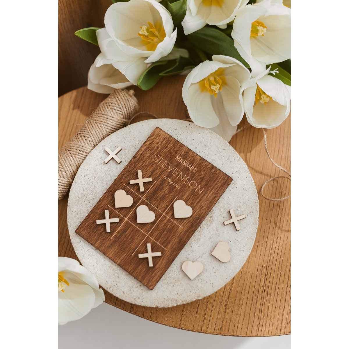 Hochzeitsgeschenk, personalisiertes Tic Tac Toe Spiel, graviertes Andenken aus Holz, interaktive Gastgeschenkidee, einzigartiges Hochzeitsgastgeschenk