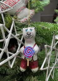 Ours en papier mâché fait à la main avec un bonbon