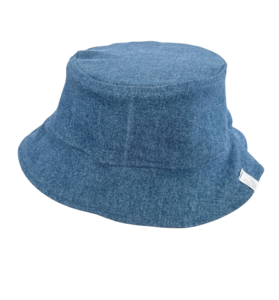 Bucket hat Dark jeans