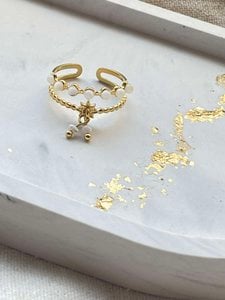 Gouden ring roze of wit