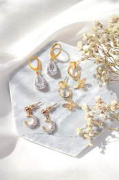 "Ape d'oro" | Orecchini a cerchio con ape 24K