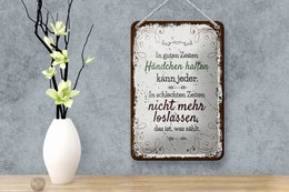 Blikken bord met de tekst 'Houd elkaars hand in goede tijden' bord van 12x18 cm