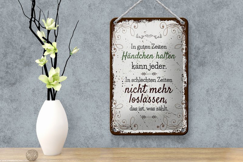 Blikken bord met de tekst 'Houd elkaars hand in goede tijden' bord van 12x18 cm