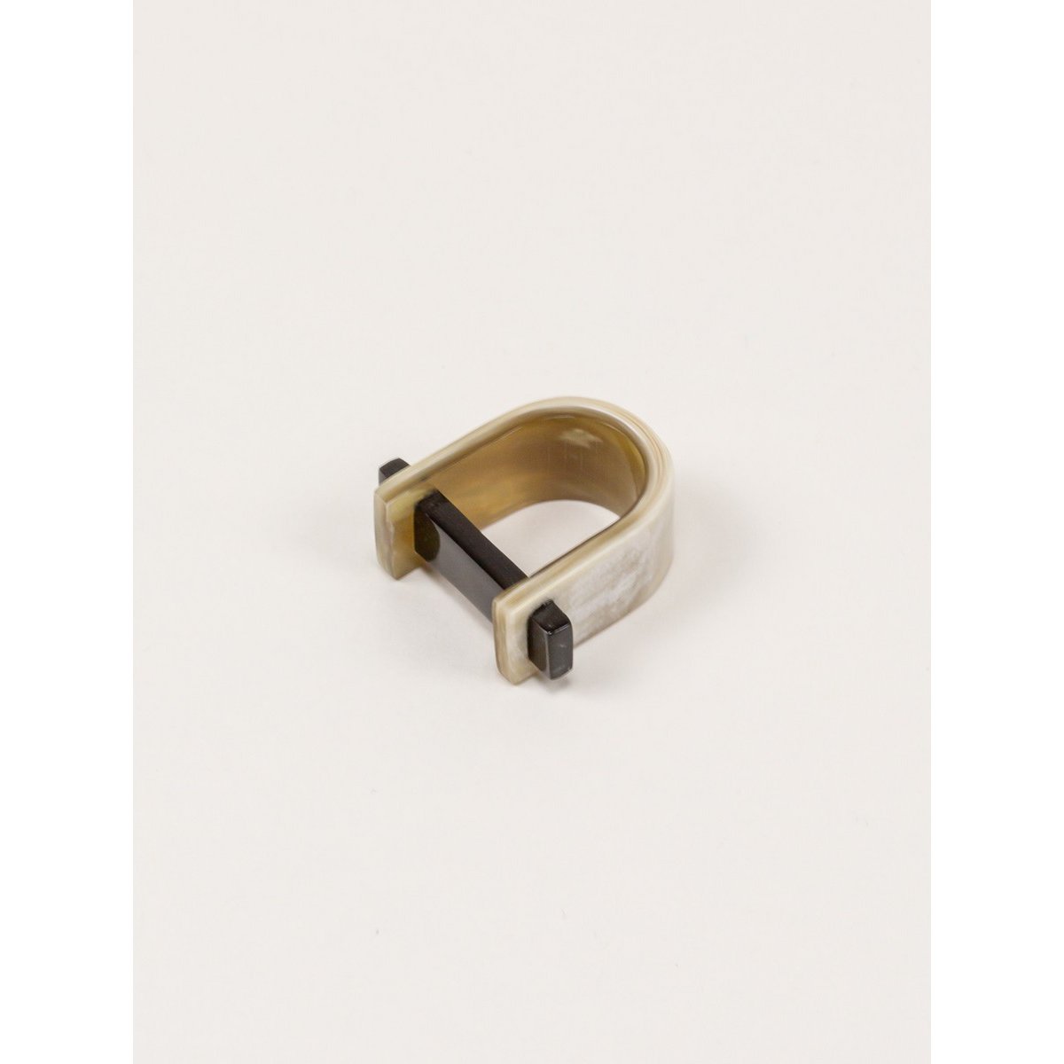 Canal ring in blond horn 