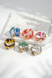 Gemarmerde harshartjesring met sculpturale gouden accenten