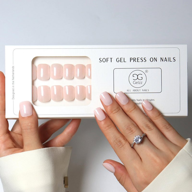 Gelzz Soft Gel Press On Short Blush Chrome (S22)