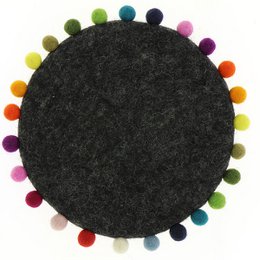 Colorful felt trivet with ball border, suitable for hot dishes and pots.
