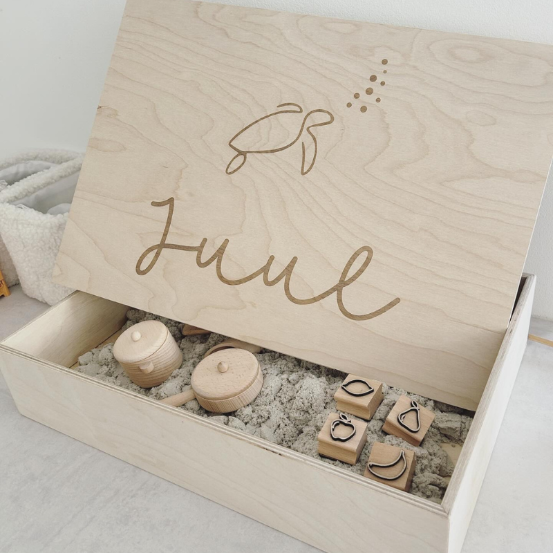 Sinnesspielkiste aus Holz · Ihr Logo