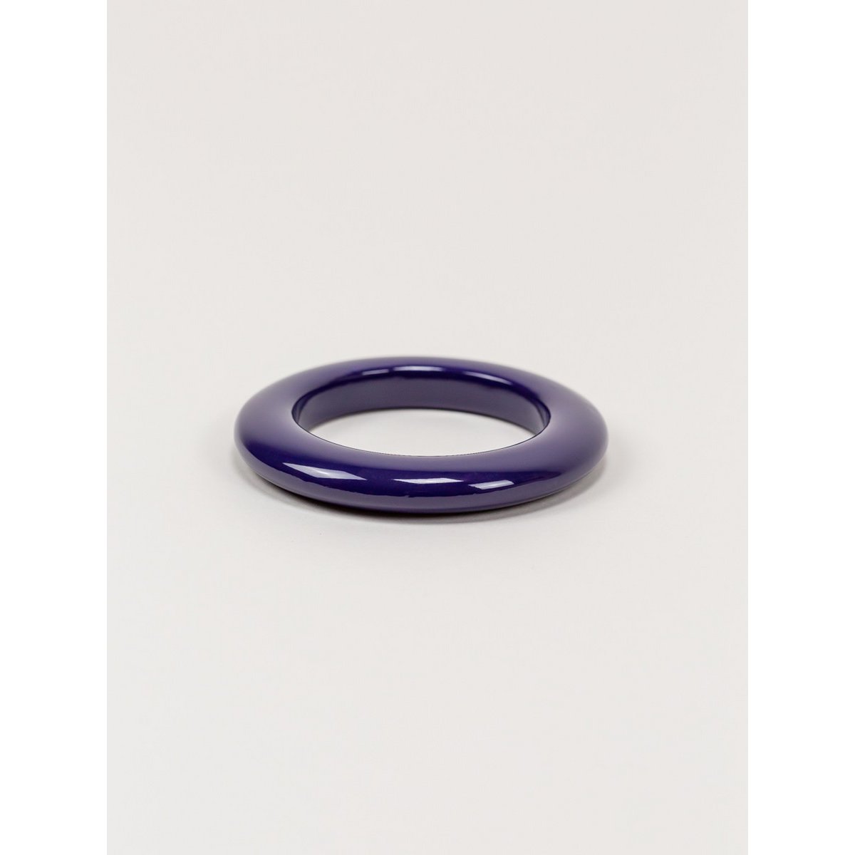 Bracciale sottilissimo rotondo in legno laccato viola