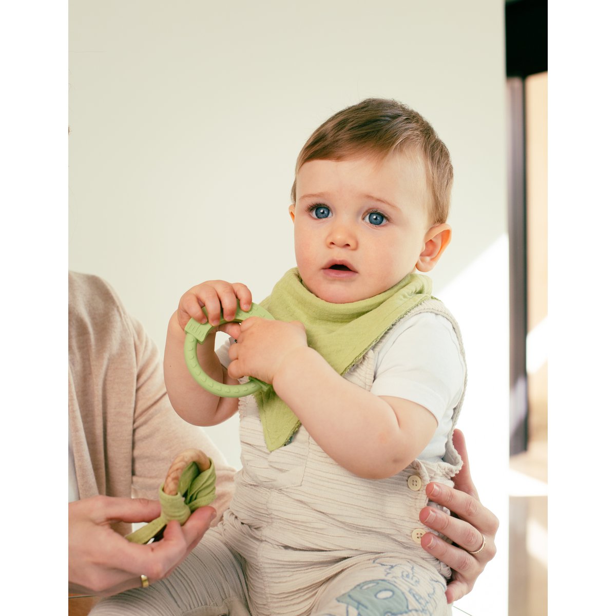 ENSEMBLE DOUDOU + BANDANA + ANNEAU DE DENTITION - MOD. OSO - ROSE FONCÉ