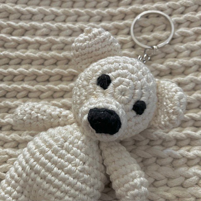 Charme de sac ours Luna-Leena blanc cassé - coton biologique - crocheté à la main au Népal