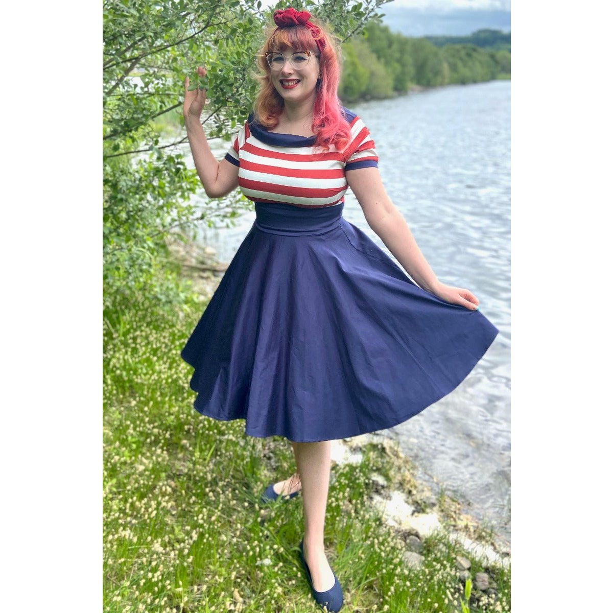 EU Stock Darlene Retro Swing Dress in Navy med røde og hvide striber