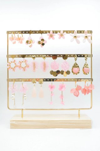 Lots of jewelry with display