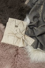 Klassischer Satin-Bademantel in Twist-Gold