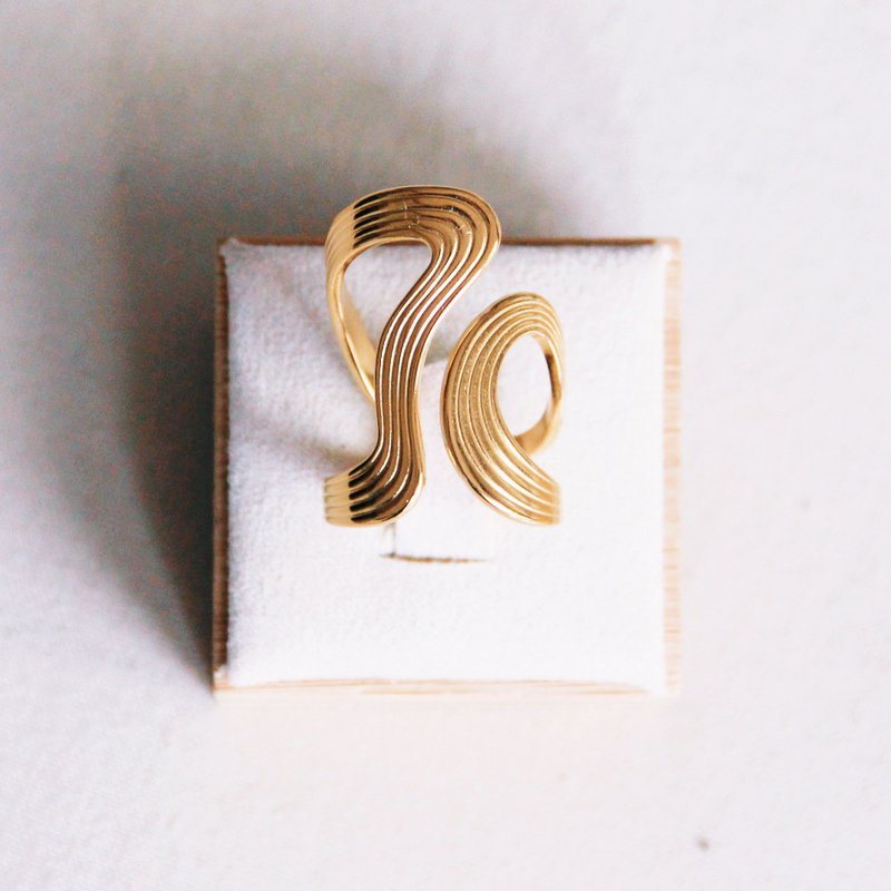 Statement Retro stribet XL ring - guld