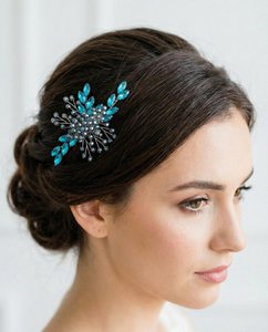 Romantische bruidshaarkam met kristallen en parels