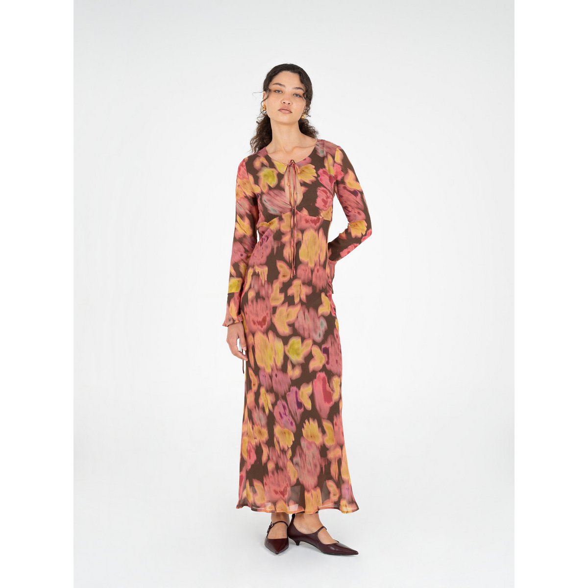 Blütenblatt-Vulkanbraunes Kleid mit Blumenmuster