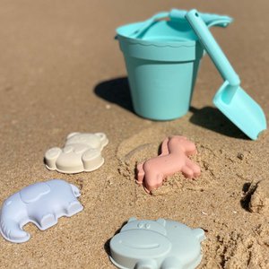 Silikonstrandspielzeug (Eimer, Schaufel und 4 Accessoires)