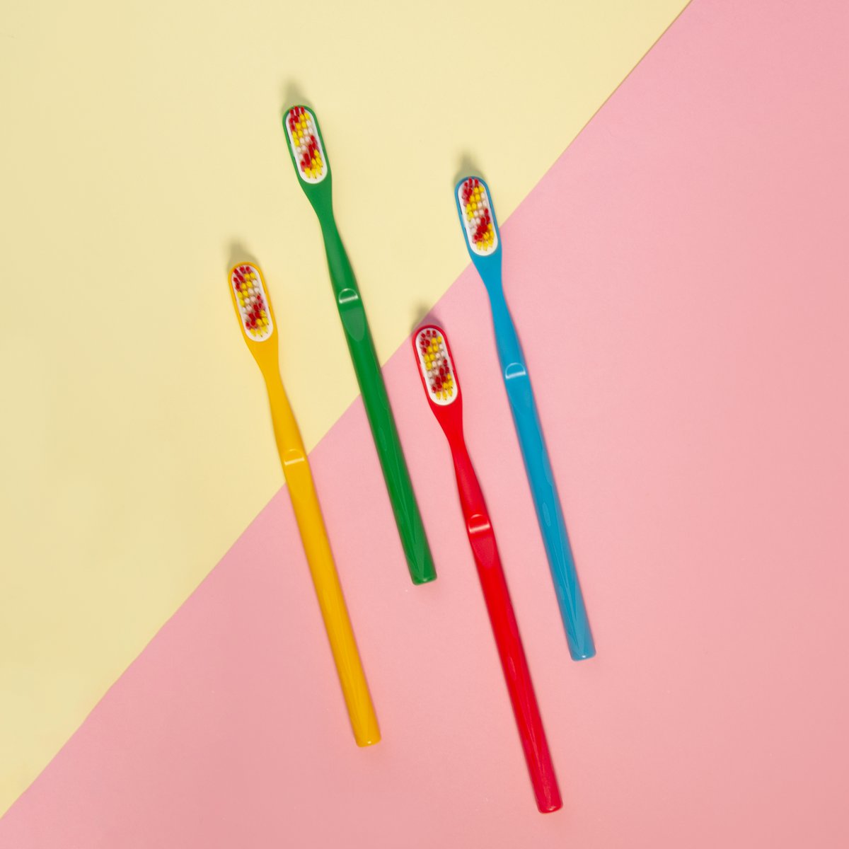 Cepillo de dientes - Niños (mezcla de 3 colores)