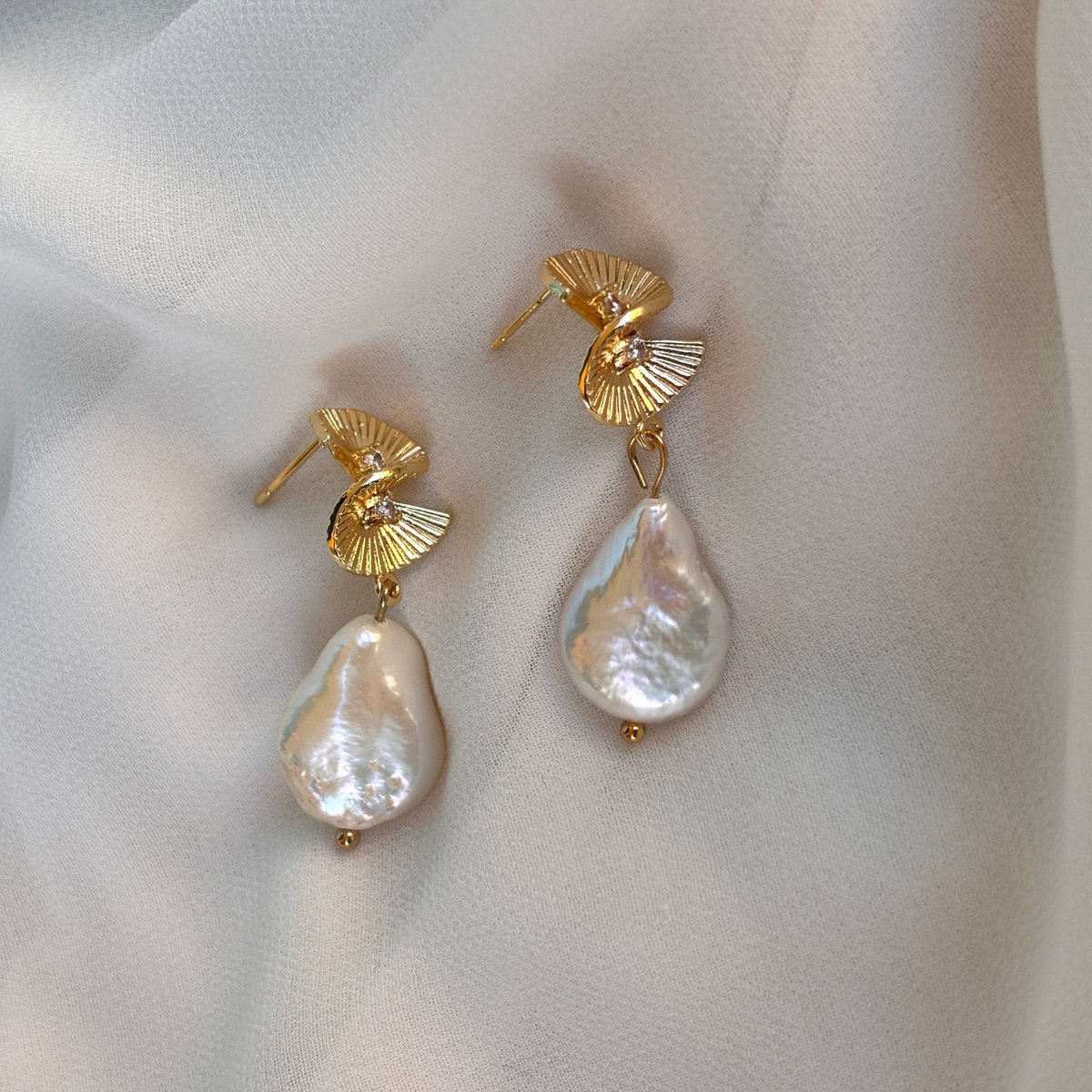 Sulia - boucles d'oreilles avec perle naturel keshi 18K plaqué d'or