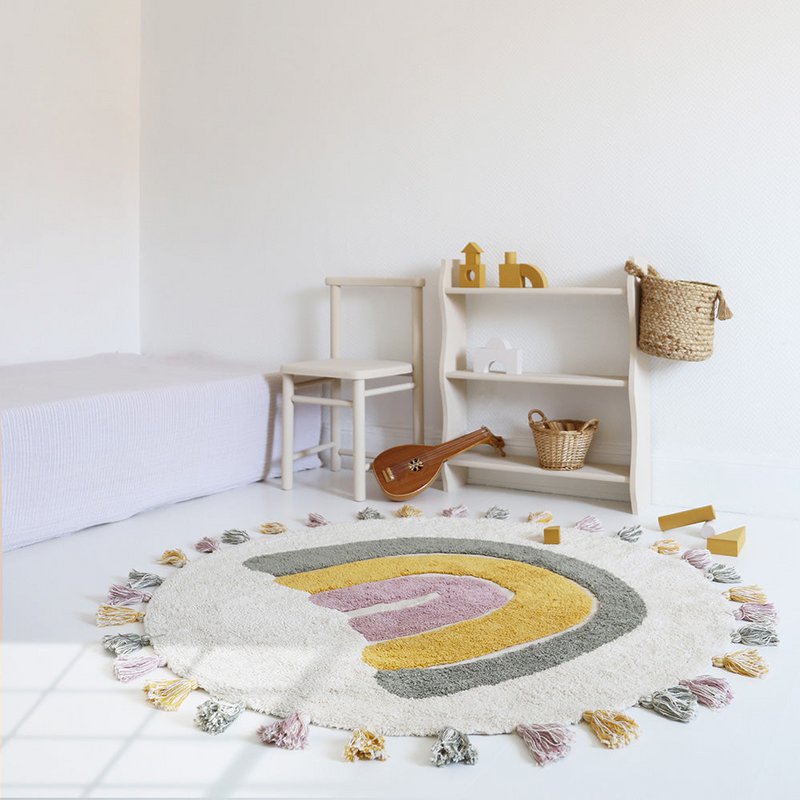 Alfombra infantil de algodón lavable arcoíris con pompones RAINBOW MOSS