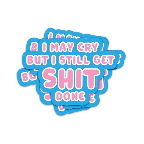 Sticker Ik huil misschien, maar ik krijg nog steeds dingen gedaan