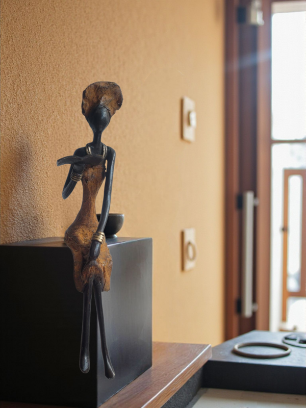 Bronze-Skulptur "Lesende Frau" by Adama Ouedraogo 25 cm Unikate verschiedene Farben