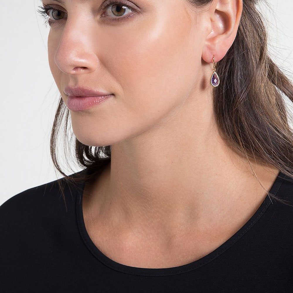 Golden earrings set with a purple amethyst “Lila”
