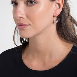 Golden earrings set with a purple amethyst “Lila”
