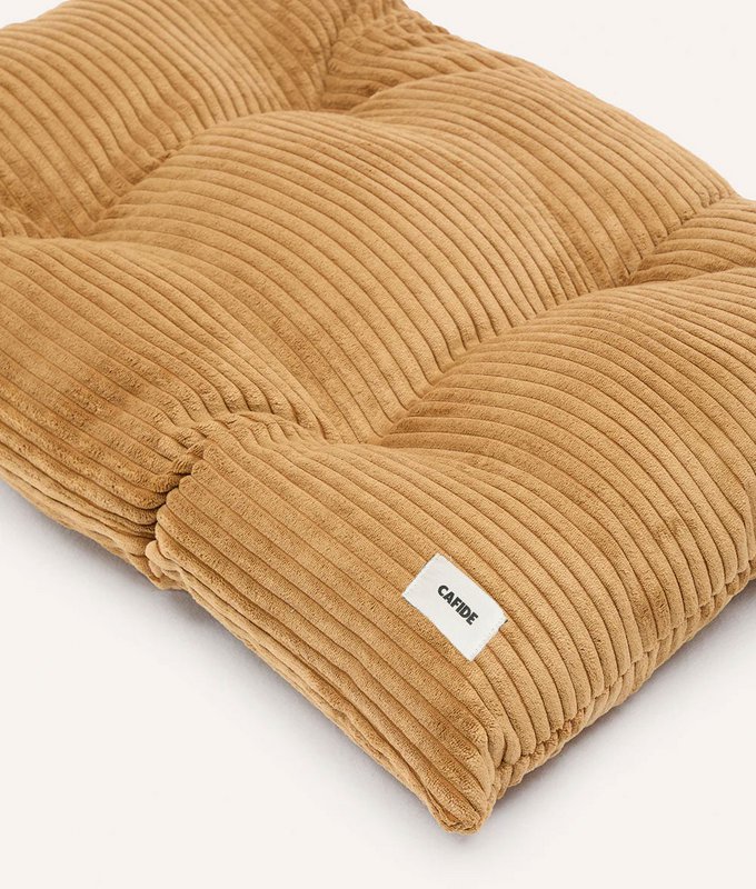 Mustard Corduroy Hundesengepude, Bela