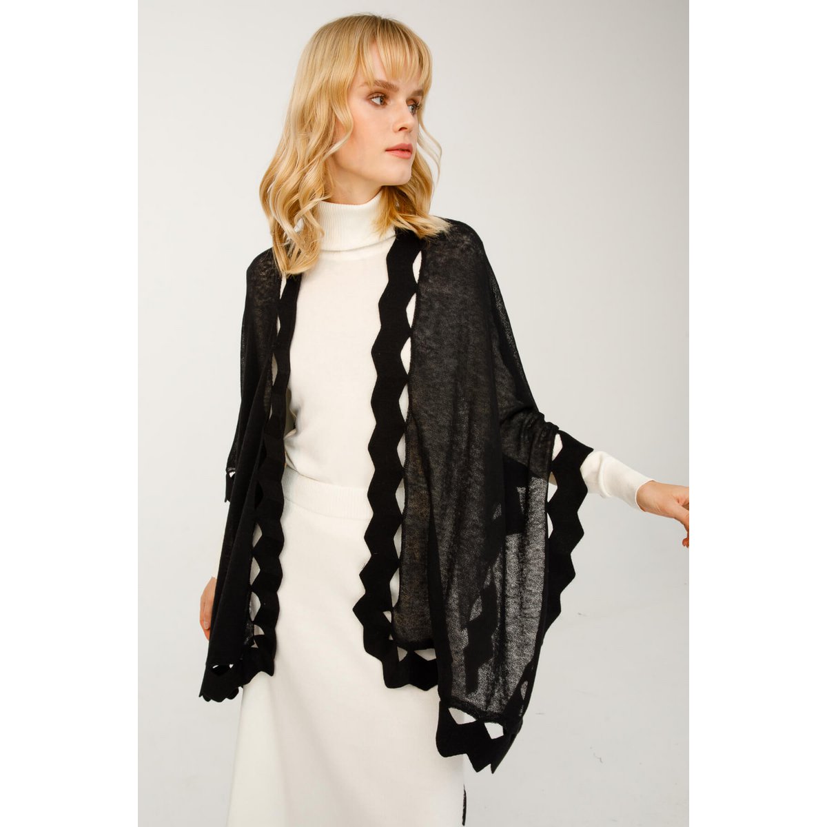Caria Poncho Black