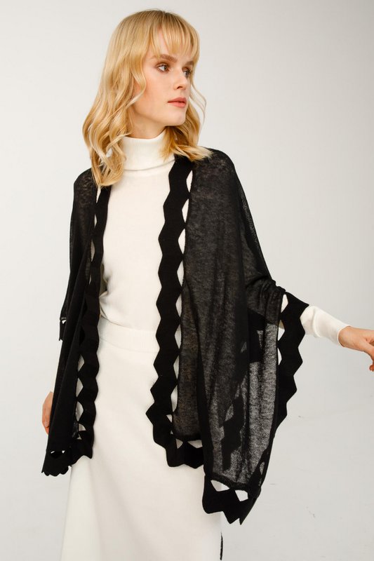 Caria Poncho Black
