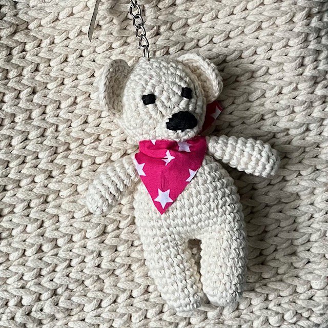 Charme de sac ours Luna-Leena blanc cassé - coton biologique - crocheté à la main au Népal