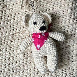 Charme de sac ours Luna-Leena blanc cassé - coton biologique - crocheté à la main au Népal