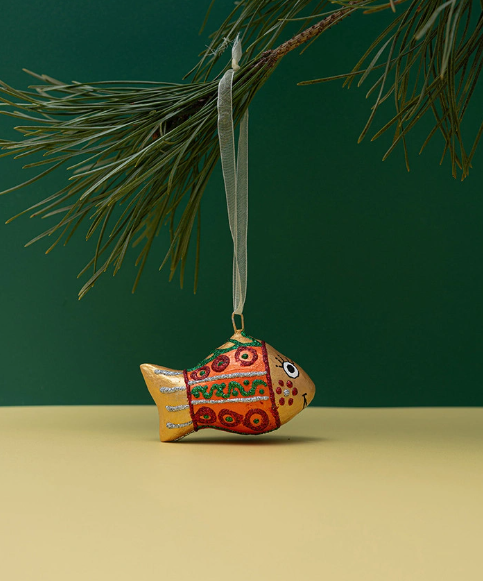 Poisson d'or en papier mâché fait à la main