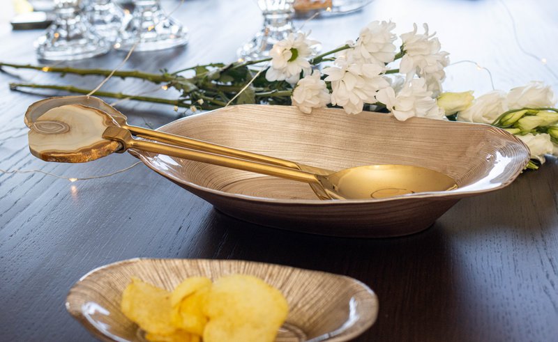 Goldenes Salat deckt Pierre Achate Beige ab