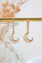 Boucles d'oreilles créoles lune en zircone cubique 24 carats