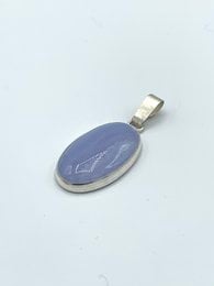 Silver pendant with a 15x25mm Chalcedone gemstone. Oval-shaped pendant with a light blue chalcedony stone.