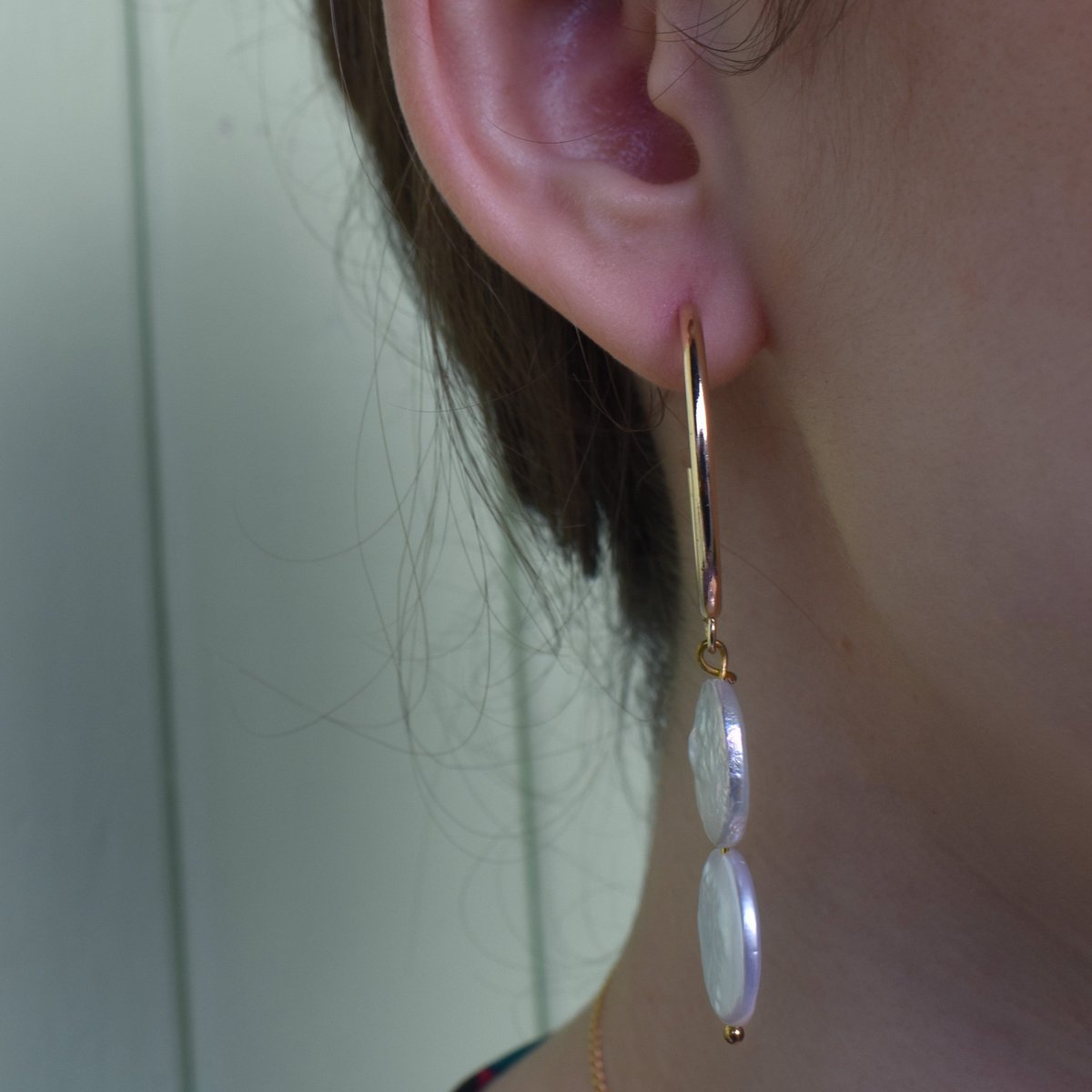 Sølv dobbelt perle hoop ferskvandsperle øreringe | af Ifemi Jewels