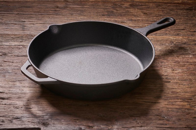 Bratpfanne aus Gusseisen – 30 cm inklusive Deckel