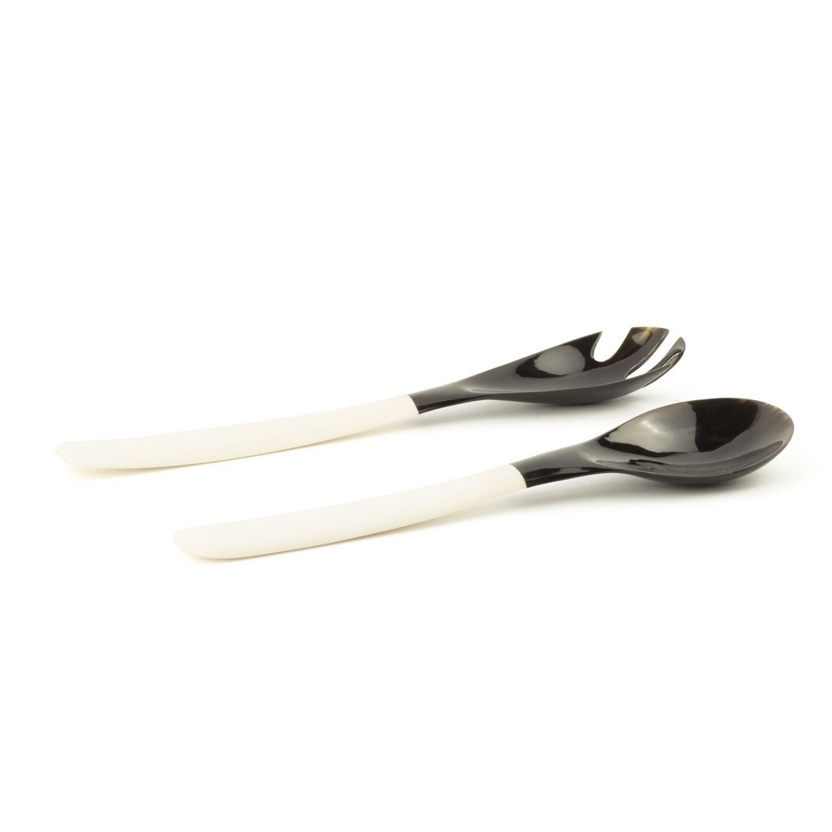 Petits couverts en corne noire avec manche en os